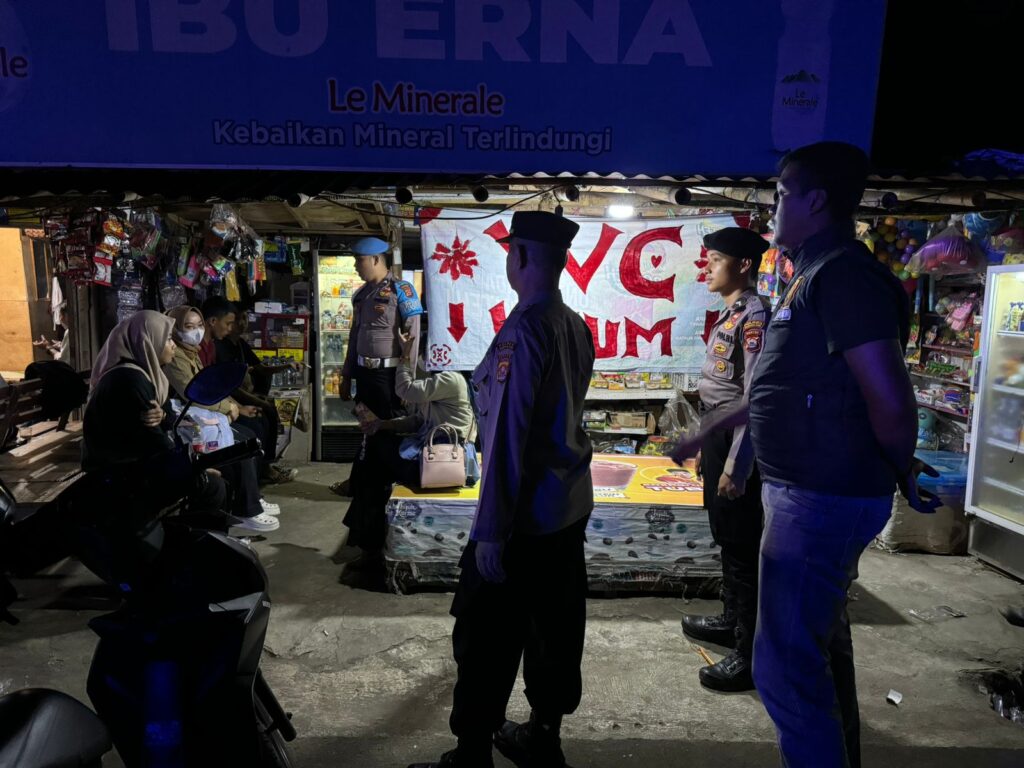 Sat Samapta Polres Pandeglang Berikan Himbauan Kamtibmas kepada Penumpang Angkutan Umum pada Patroli Dialogis 6 WhatsApp Image 2024 06 16 at 07.09.40