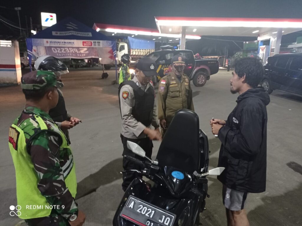 Polsek Saketi Gelar Patroli Gabungan untuk Mewujudkan Sinergitas TNI & Polri di Tempat-Tempat Rawan Gangguan Kamtibmas 1 WhatsApp Image 2024 06 16 at 08.47.58