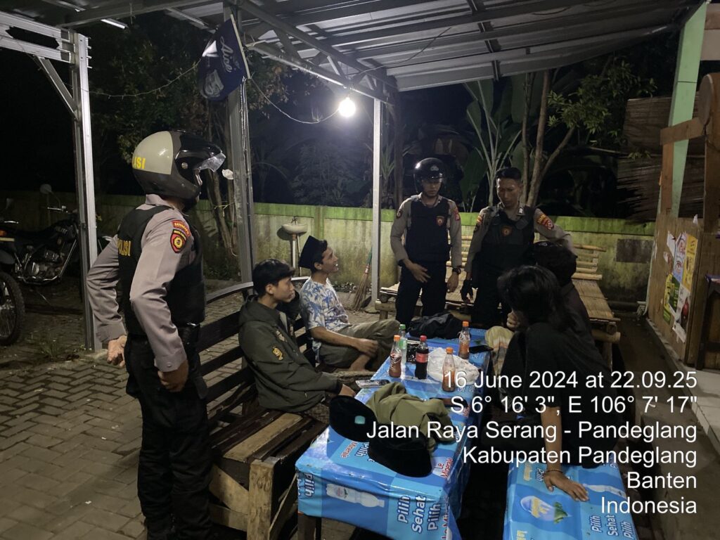 Personil Sat Samapta Polres Pandeglang Sambangi Pemuda yang Nongkrong pada Malam Takbir Idul Adha 4 WhatsApp Image 2024 06 17 at 02.05.07