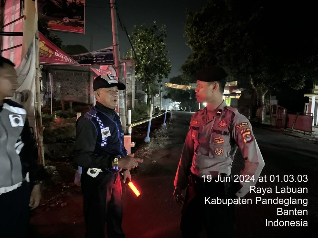 Sat Samapta Polres Pandeglang Berkolaborasi dengan Dishub Kab. Pandeglang Gelar Strong Point untuk Ciptakan Kondusifitas Lalu Lintas 9 WhatsApp Image 2024 06 19 at 05.59.42