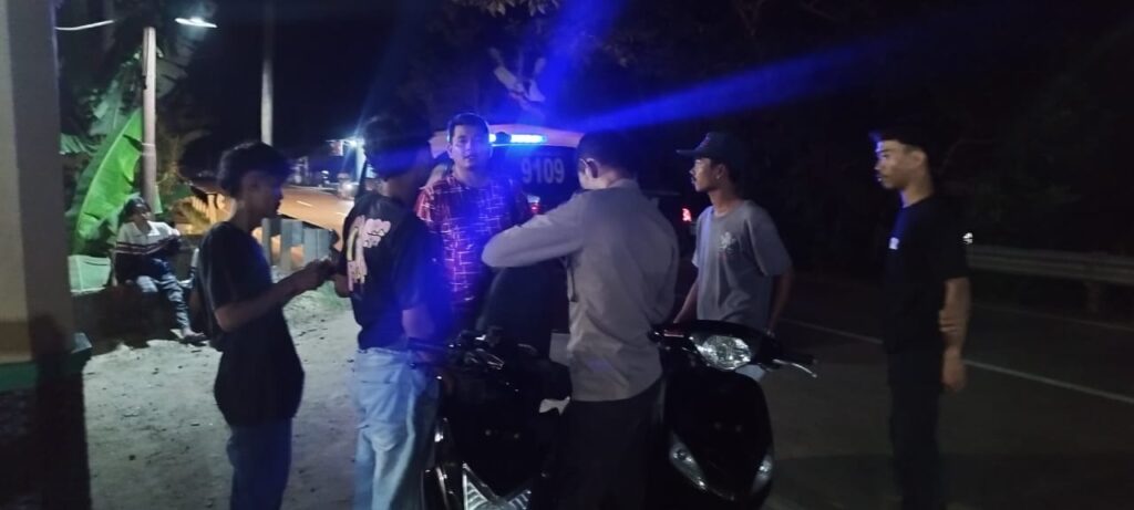 Polsek Bojong Polres Pandeglang Gelar Patroli Malam untuk Antisipasi Aksi Balap Liar 8 WhatsApp Image 2024 06 19 at 08.04.52