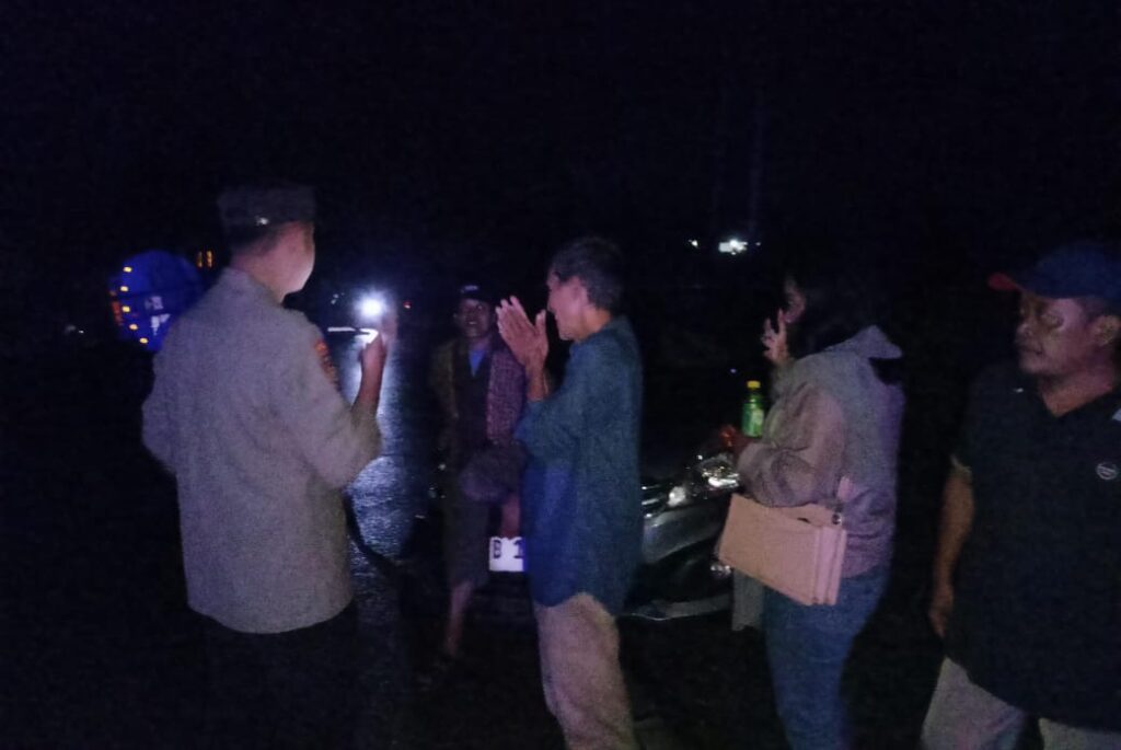 Polsek Bojong Gelar Patroli Malam untuk Cegah Aksi C3 di Wilayah Hukum Polsek Bojong 3 WhatsApp Image 2024 06 20 at 08.49.39