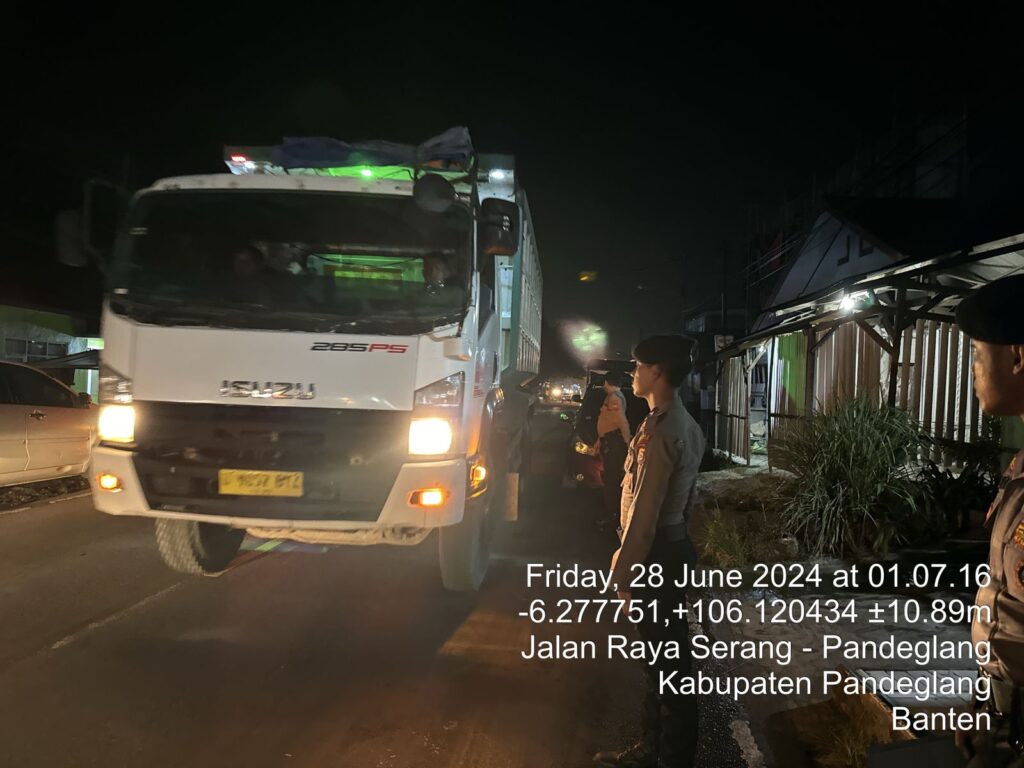 Sat Samapta Polres Pandeglang Gelar Strong Point Malam untuk Antisipasi Kecelakaan di Jalur Rawan 9 WhatsApp Image 2024 06 28 at 04.52.54