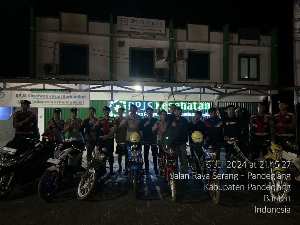 Sat Samapta Polres Pandeglang Gelar Patroli Malam Dialogis, Sambangi Komunitas Motor dan Berikan Edukasi 9 WhatsApp Image 2024 07 07 at 07.50.50
