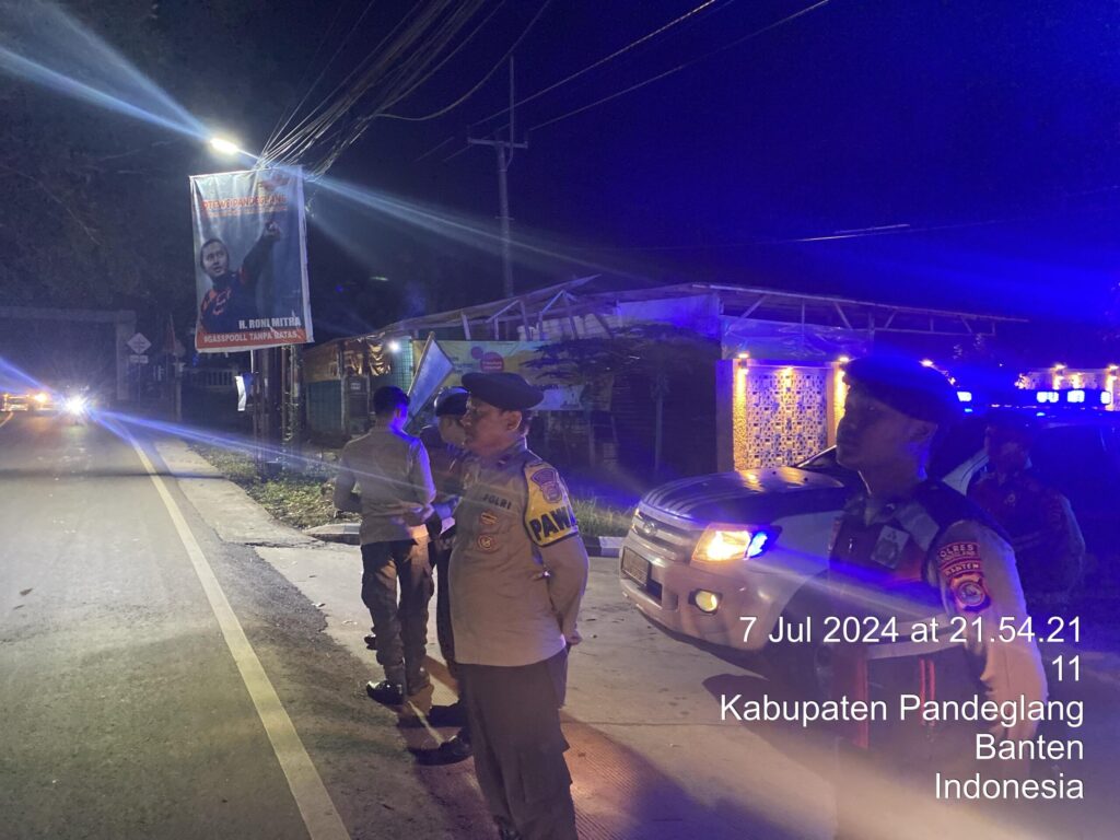 Guna Mencegah Aksi Balap Liar yang Meresahkan Warga, Sat Samapta Polres Pandeglang Menggelar Blue Light Patrol 5 WhatsApp Image 2024 07 08 at 05.26.57 scaled