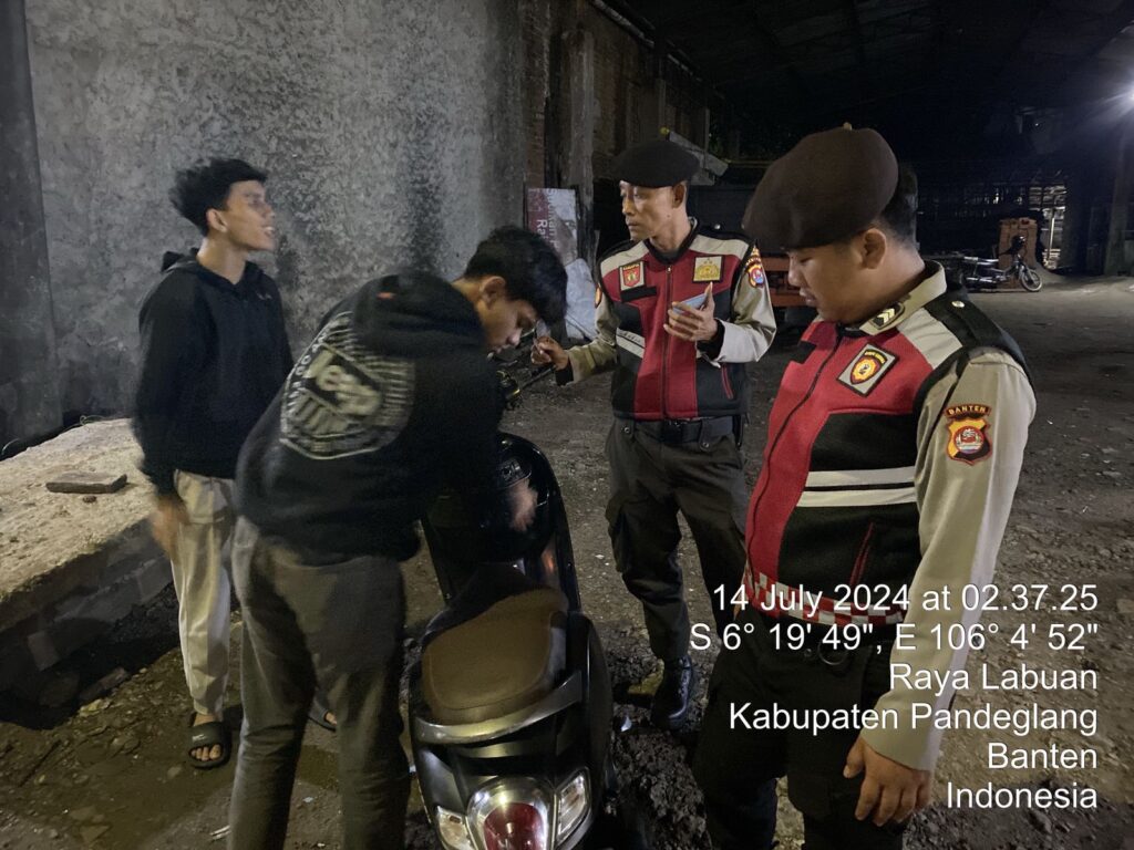 Sat Samapta Polres Pandeglang Sambangi Remaja Saat Patroli Malam dan Berikan Edukasi Agar Terhindar dari Tindak Kejahatan 4 WhatsApp Image 2024 07 14 at 06.29.08