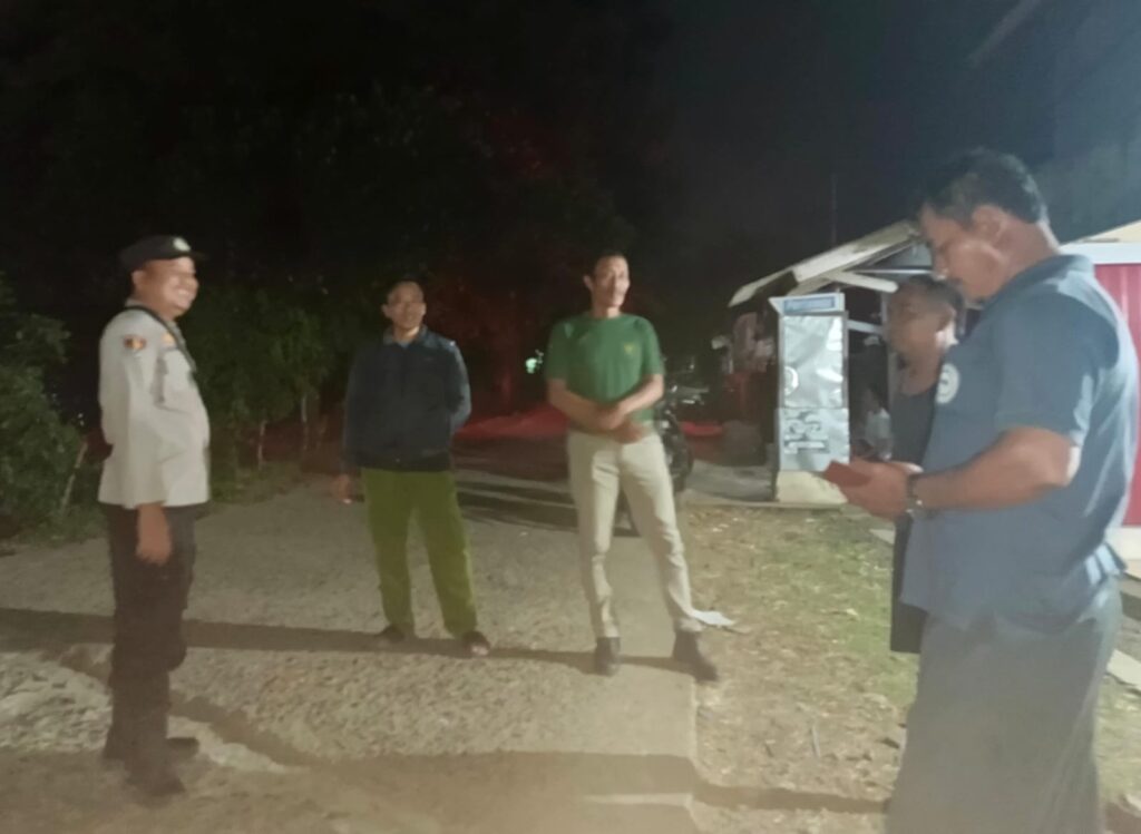 Polsek Cibaliung Gelar Sambang dan Patroli Malam, Ciptakan Rasa Aman dan Nyaman Bagi Warga Masyarakat 2 WhatsApp Image 2024 07 27 at 07.05.47