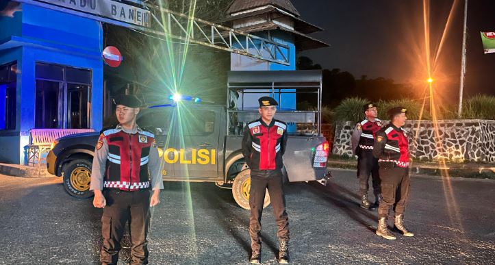 Sat Samapta Polres Pandeglang Gelar Patroli Dialogis untuk Cegah Tindak Kriminal C3 di Terminal Kadubanen 3 sp 4