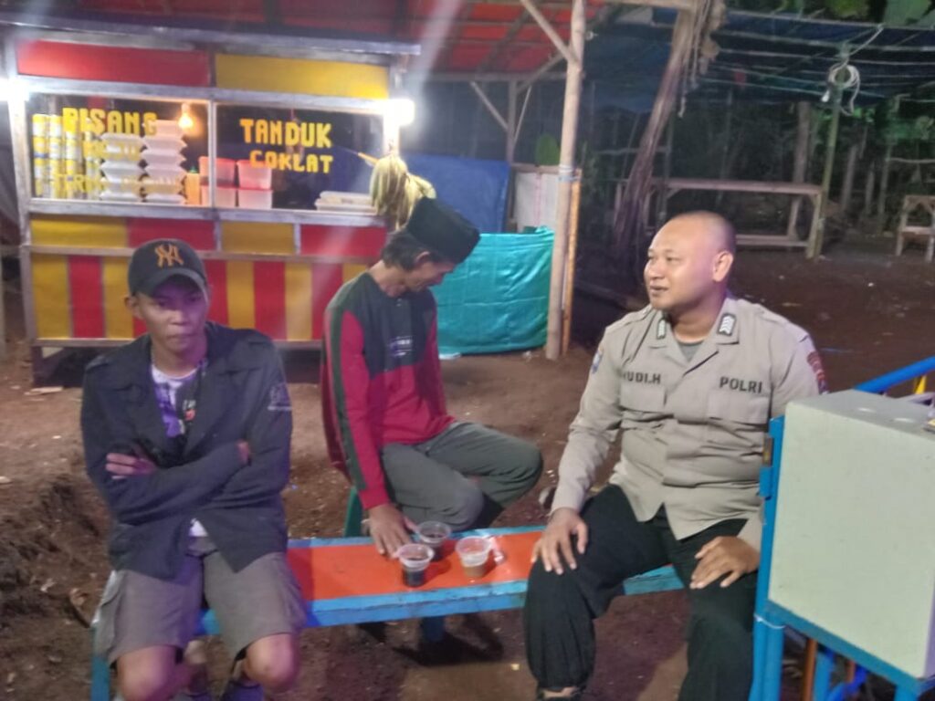 Bhabinkamtibmas Polsek Mandalawangi Polres Pandeglang Rutin Keliling Sambangi Warga 6 IMG 20240811 WA0030