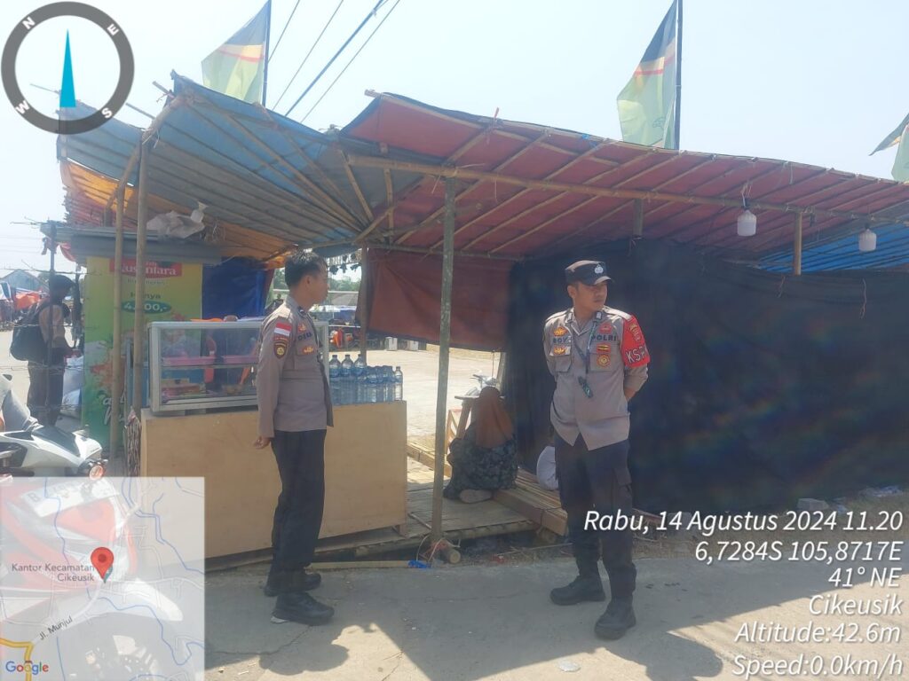 Personil Polsek Cikeusik lakukan patroli dialogis di siang hari antisipasi gangguan Kamtibmas 1 IMG 20240814 WA0018 5