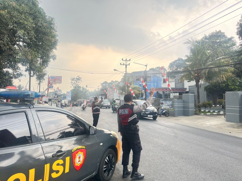 Sat Samapta Polres Pandeglang Gelar Pengaturan Lalu Lintas di Pertigaan Cipacung 10 WhatsApp Image 2024 08 10 at 17.19.55 2