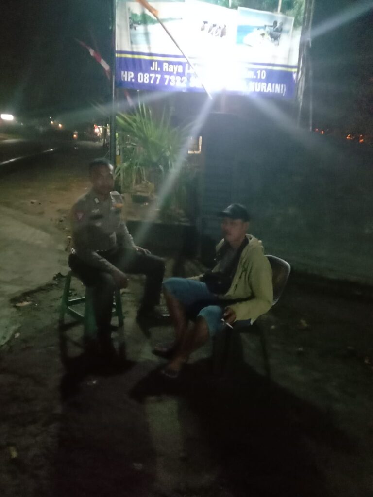 Polsek Carita Berdialog dengan Penjaga Pantai Lagundi Carita tentang Kesehatan dan Keselamatan Malam Hari 1 WhatsApp Image 2024 08 11 at 06.22.38