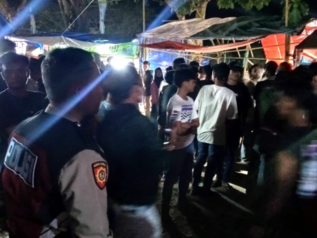 Polsek Cibaliung Gelar Sambang dan Patroli Malam, Ciptakan Rasa Aman dan Nyaman Bagi Warga Masyarakat 2 WhatsApp Image 2024 08 11 at 06.23.34