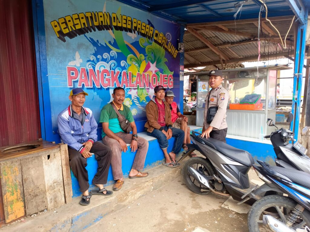 Polsek Cibaliung Sambangi Warga untuk Tingkatkan Keamanan dan Ketertiban 5 WhatsApp Image 2024 08 11 at 07.56.49