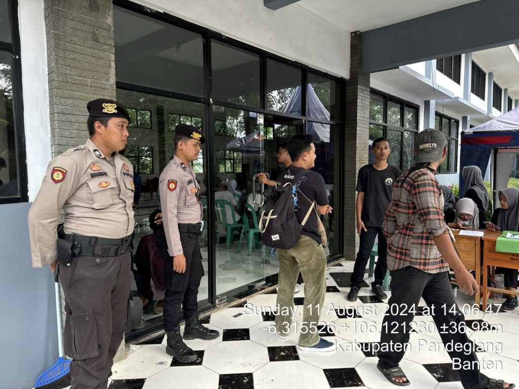 Sat Samapta Polres Pandeglang Amankan Reuni Akbar SMK Negeri 2 Pandeglang 1 WhatsApp Image 2024 08 11 at 18.52.23