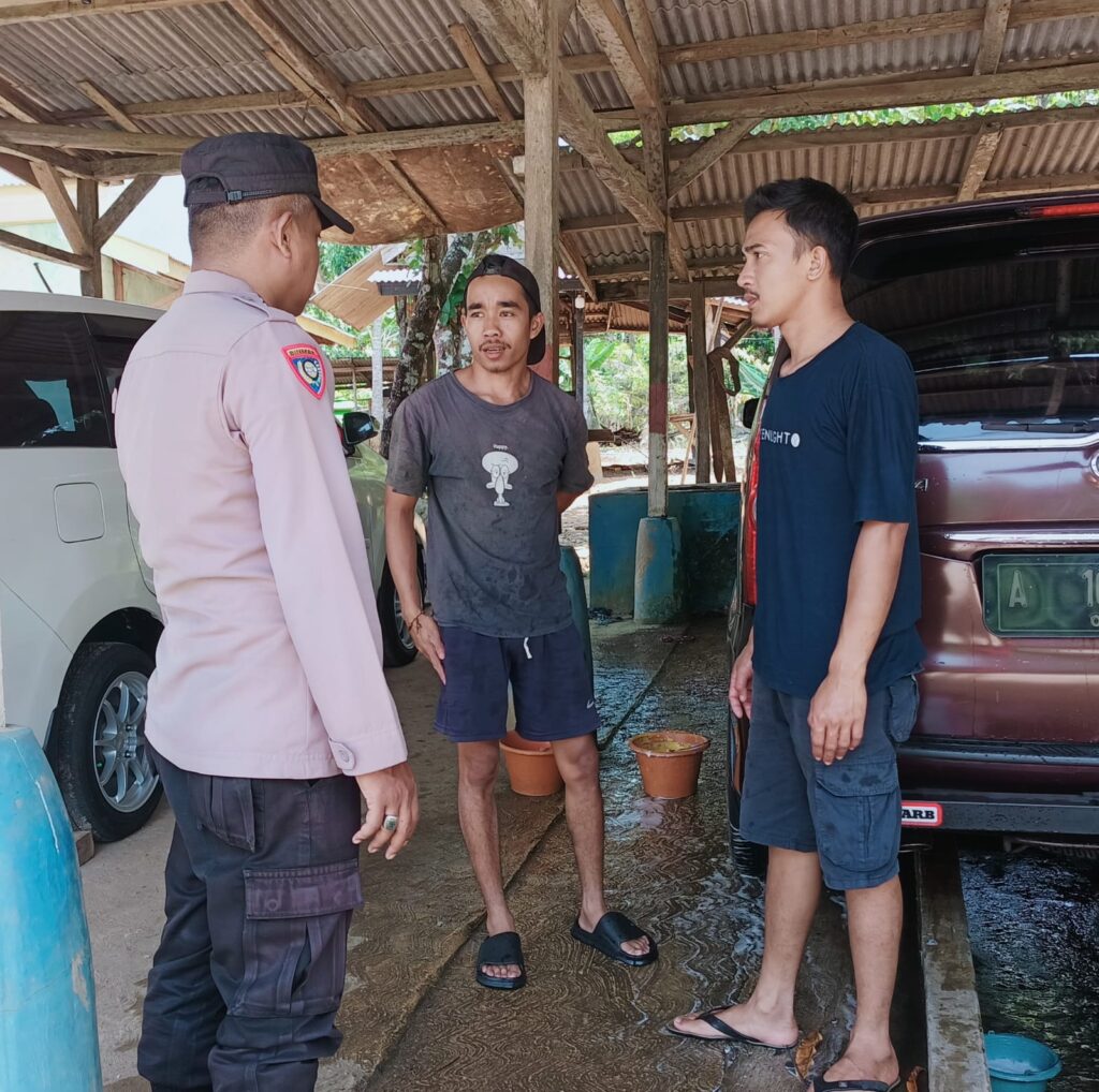 Bhabinkamtibmas Polsek Cimanggu Bripka Ajat Sudrajat Sambangi Pemilik Usaha Steam 7 WhatsApp Image 2024 08 12 at 00.26.04