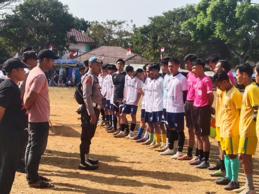 Personil Polsek Cimanggu Pam pertandingan sepak bola dalam rangka PHBN tingkat Kecamatan Cimanggu 8 WhatsApp Image 2024 08 12 at 00.26.28