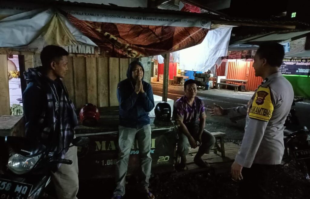 Polsek Cibaliung Gelar Sambang dan Patroli Malam, Ciptakan Rasa Aman dan Nyaman Bagi Warga Masyarakat 1 WhatsApp Image 2024 08 12 at 06.41.30