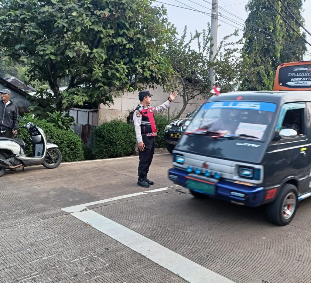 Polsek Bojong Polres Pandeglang Gelar Kegiatan Strong Point untuk Ciptakan Kamseltibcar Lantas 3 WhatsApp Image 2024 08 12 at 08.23.51