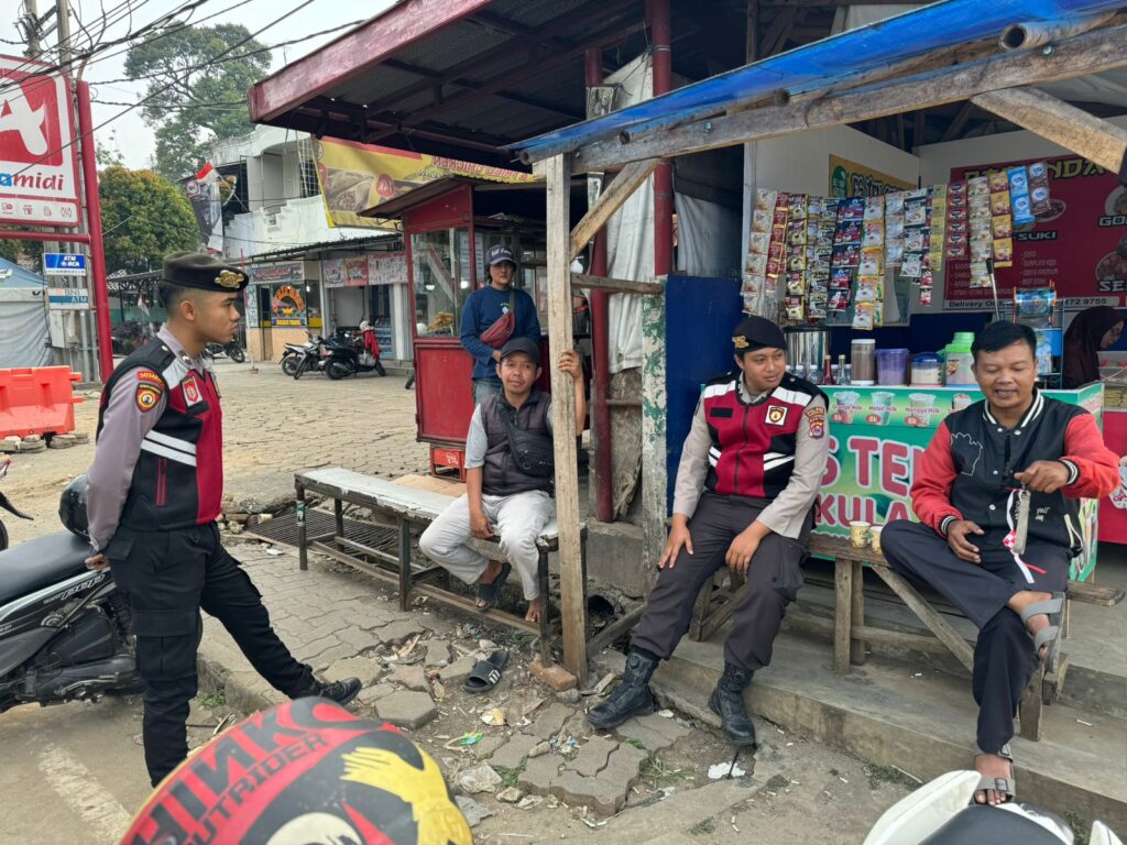 Sat Samapta Polres Pandeglang Gelar Patroli Dialogis di Persimpangan Cigadung 1 WhatsApp Image 2024 08 14 at 18.10.29