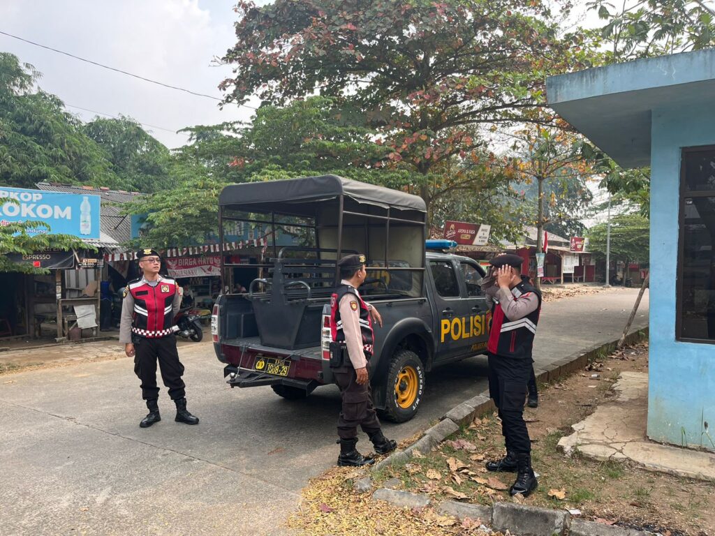 Sat Samapta Polres Pandeglang Gelar Patroli Dialogis di Terminal Kadubanen untuk Antisipasi Tindak Kriminalitas 9 WhatsApp Image 2024 08 18 at 16.40.17