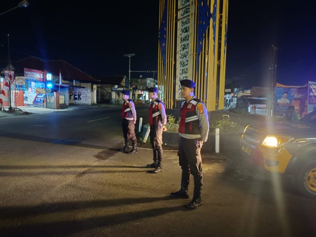 Sat Samapta Polres Pandeglang Laksanakan Patroli Malam, Cegah Aksi C3 di Wilayah 9 WhatsApp Image 2024 08 30 at 05.14.26