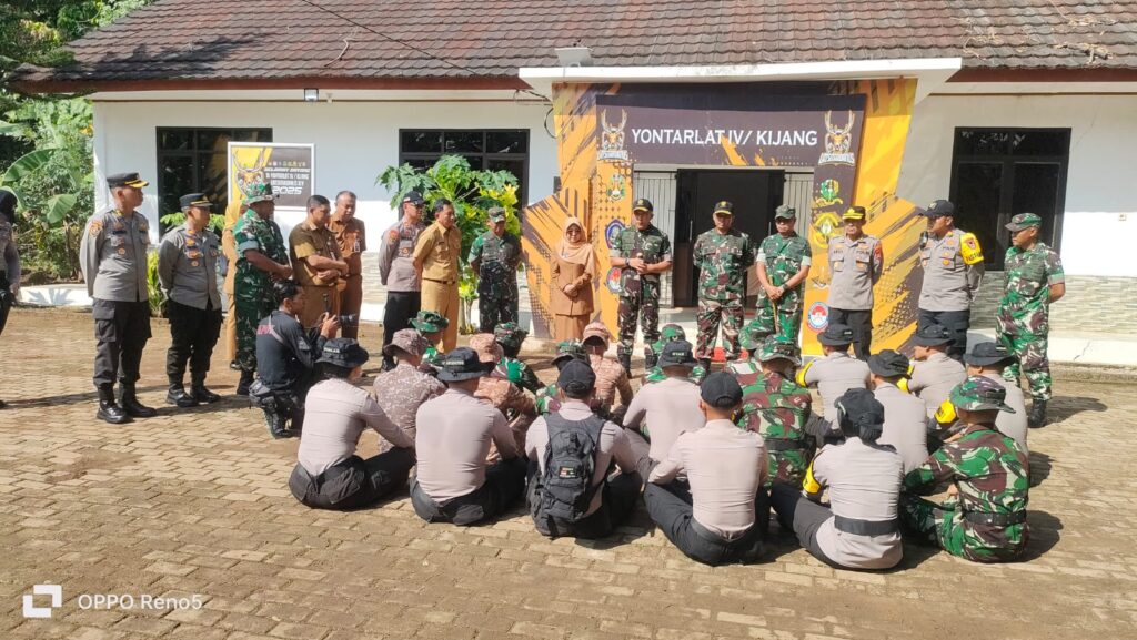 Kabag SDM Polres Pandeglang Dampingi Kunjungan Danjen Akademi TNI dalam Kegiatan Yontarlat IV/Kijang Latsitarda Nusantara XLV di Kecamatan Koroncong 5 WhatsApp Image 2025 06 16 at 11.29.01