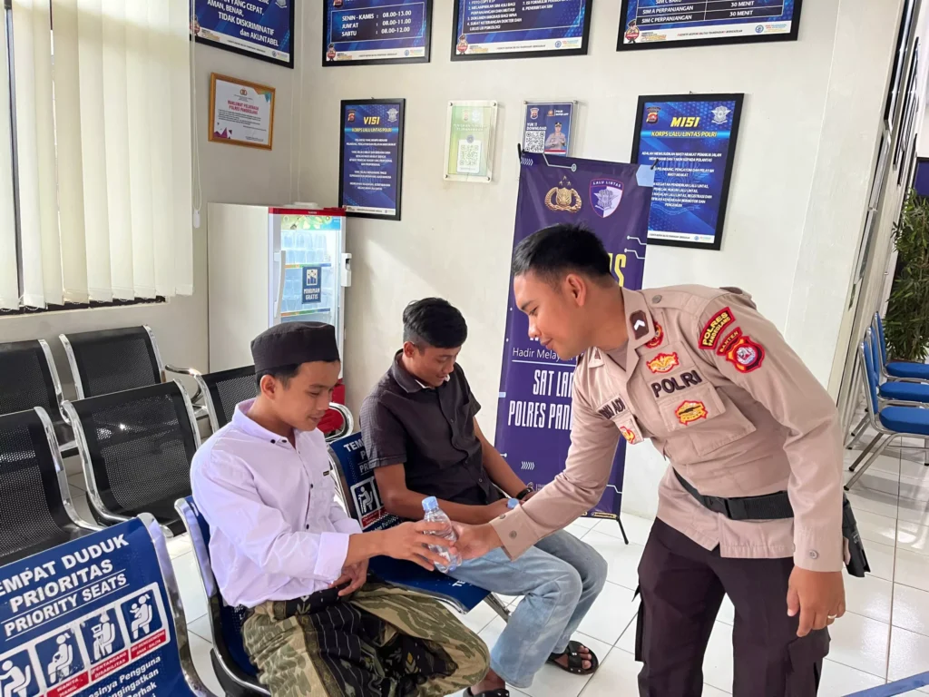 Satlantas Polres Pandeglang Wujudkan Pelayanan Prima Lewat Program “Polantas Menyapa” 8 MConverter.eu WhatsApp Image 2025 10 17 at 08.53.15 scaled