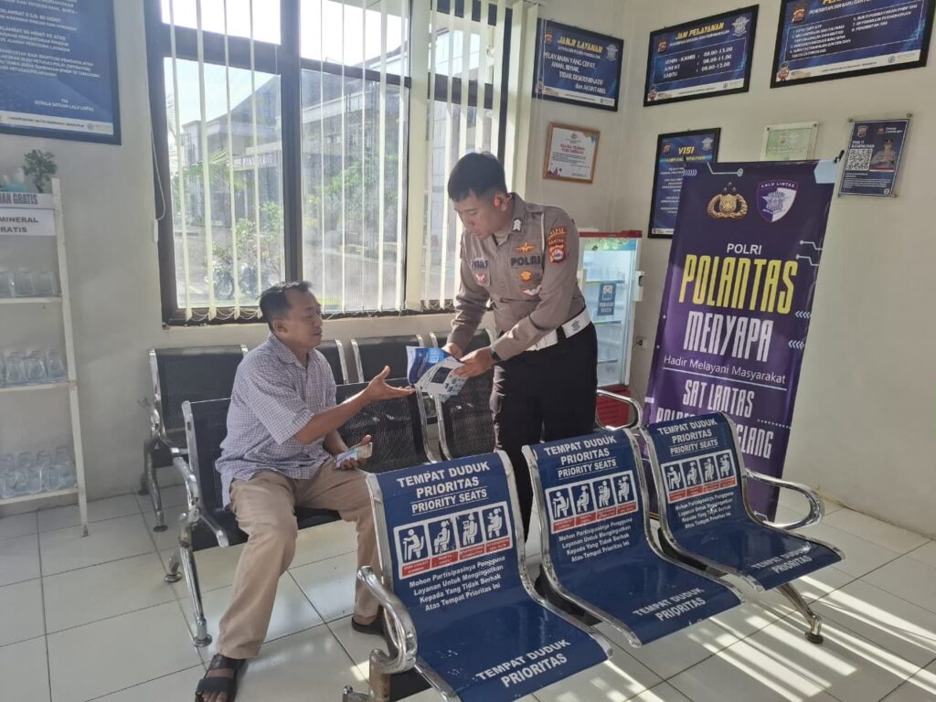 Satlantas Polres Pandeglang Gelar Pelayanan Prima Melalui Program Polantas Menyapa 10 WhatsApp Image 2026 01 24 at 09.30.16