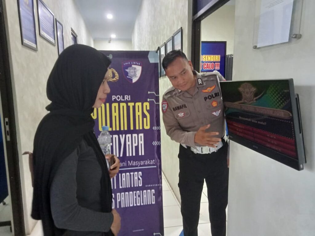 Satlantas Polres Pandeglang Berikan Pelayanan Prima kepada Pemohon SIM melalui Program Polantas Menyapa 8 WhatsApp Image 2026 01 27 at 10.09.42