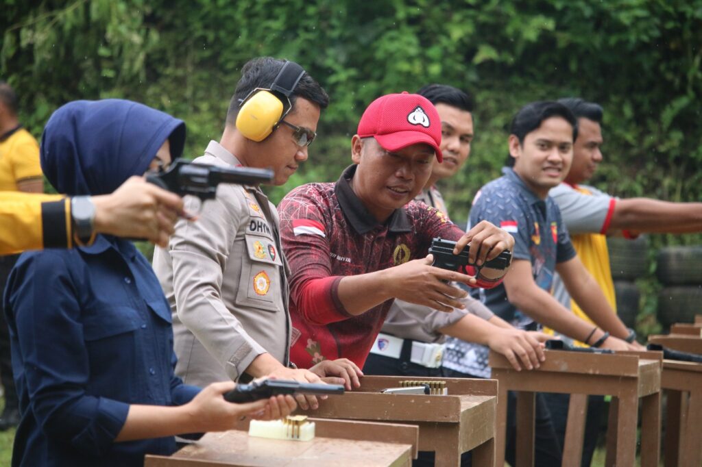 Polres Pandeglang Latih Kemampuan Menembak Personel, Kapolres Tekankan Profesionalisme dan Ketepatan Tindakan 10 WhatsApp Image 2026 06 04 at 15.32.52